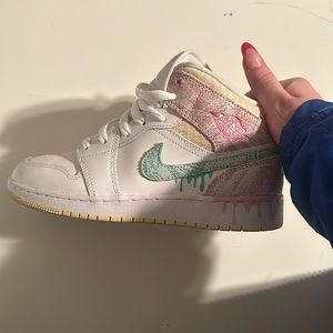 Air jordan 1 mid SE GS ‘ice cream’ size 5.5 Y (fits woman size 7)
